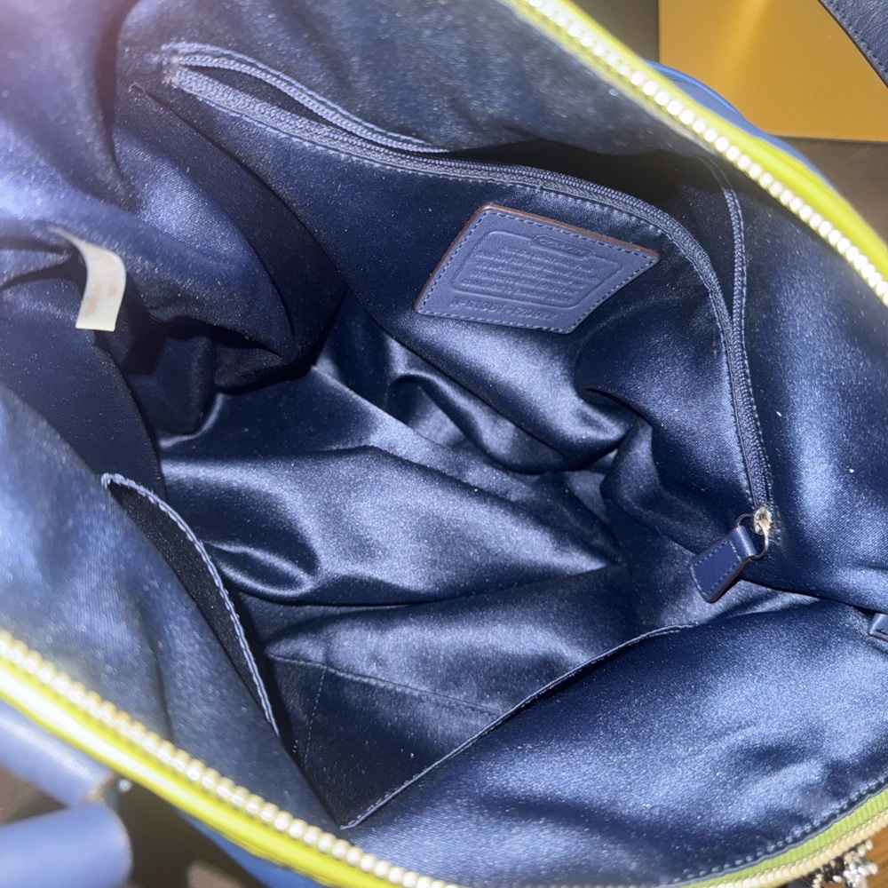 🍍Coach Blue & Green Leather Tote Bag – Spacious Shoulder Bag - Picture 6 of 14